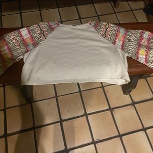 Free people embroidered sleeve crop top sweater size small beautiful piece